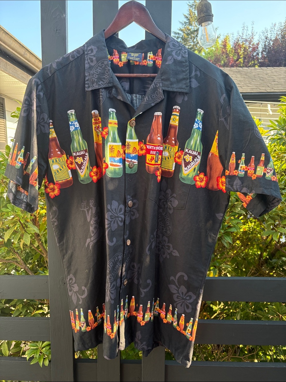 Black Hawaiian Beer Bottle Print Short-Sleeve Shirt